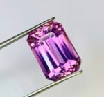 IGI Certified 18.69 Cts Natural Pink Kunzite Gemstone - Image 9